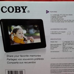 Coby Widescreen Digital Photo Frame  Slideshow